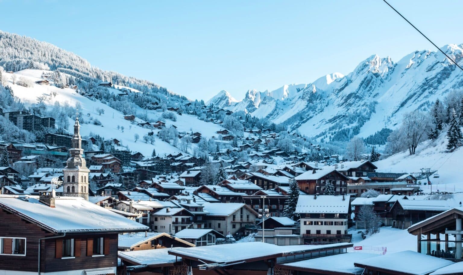 Pourquoi l’immobilier reste une valeur sûre en montagne La-Clusaz-immobilier-montagne