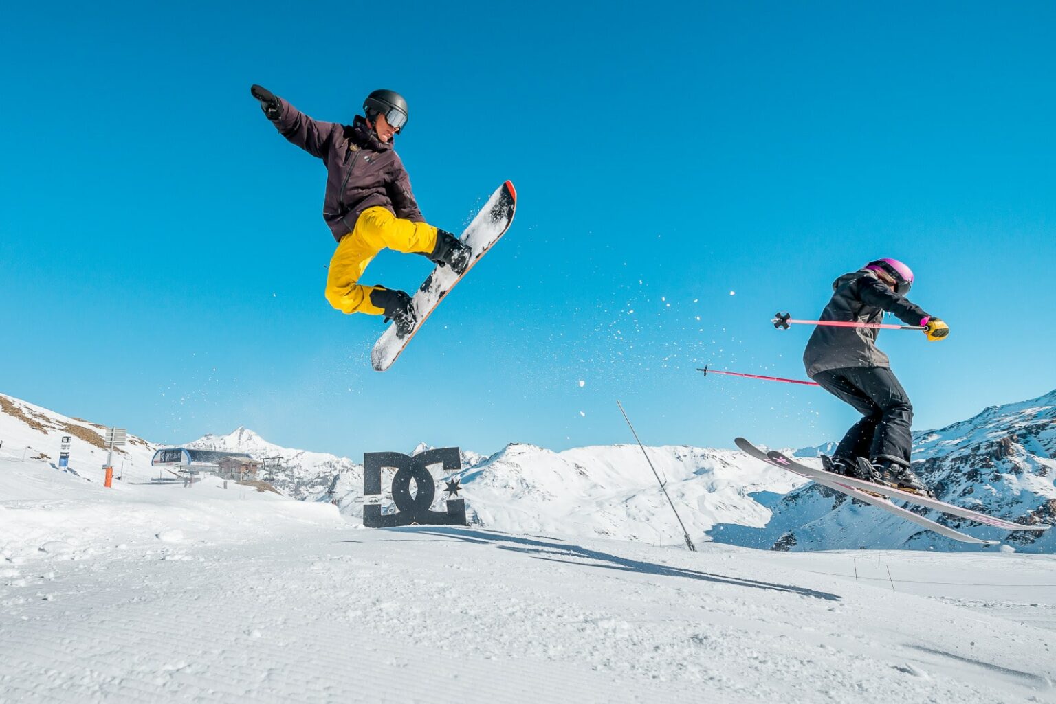 Snowpark, piste ludique, expédition nocturne en raquettes… découvrez 5 nouveautés à Tignes Snowpark-nouveautés-Tignes-min