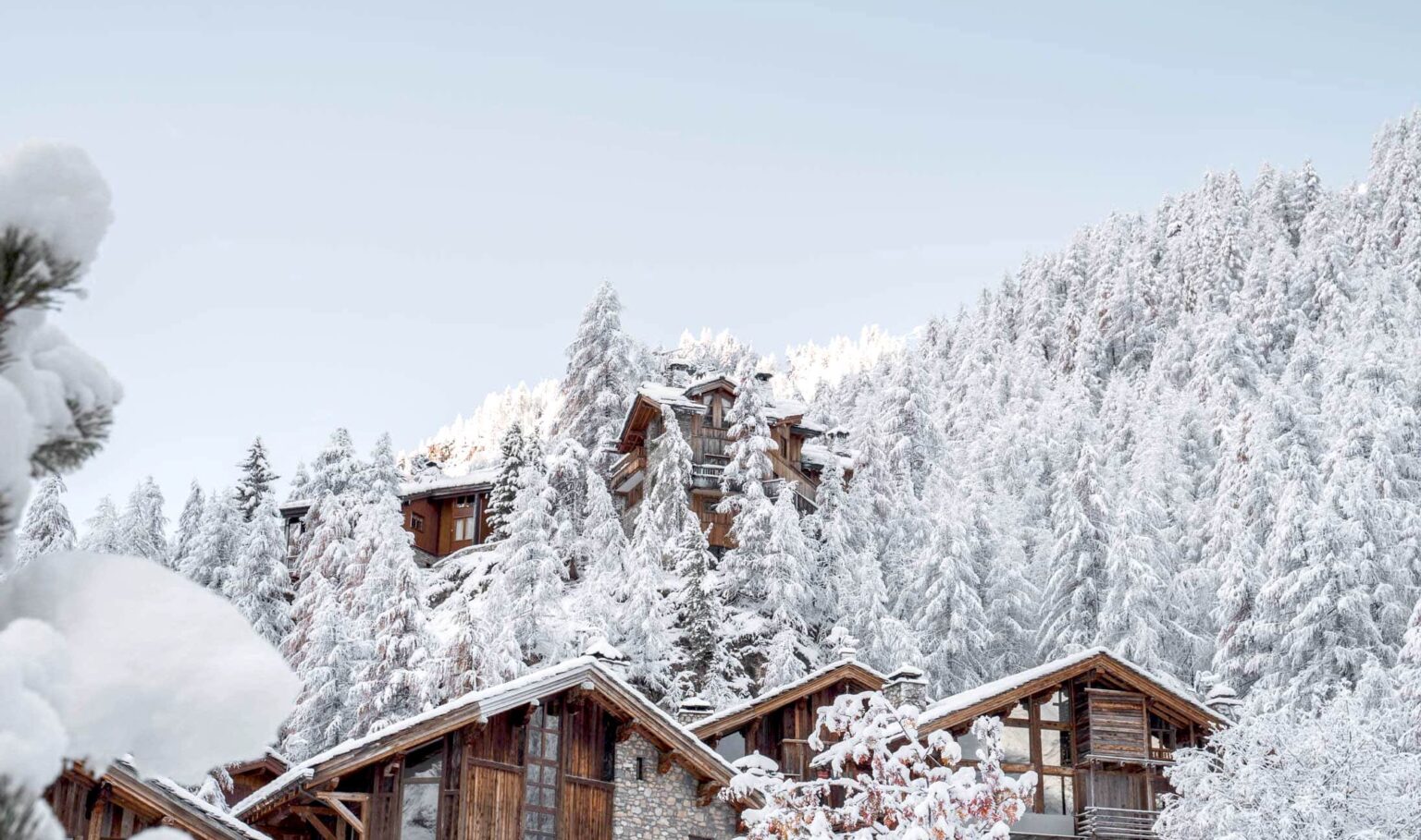 Un homme d’affaires britannique s’offre un chalet à 60 millions d’euros dans cette station française Chalet-Val-d-Isere-min