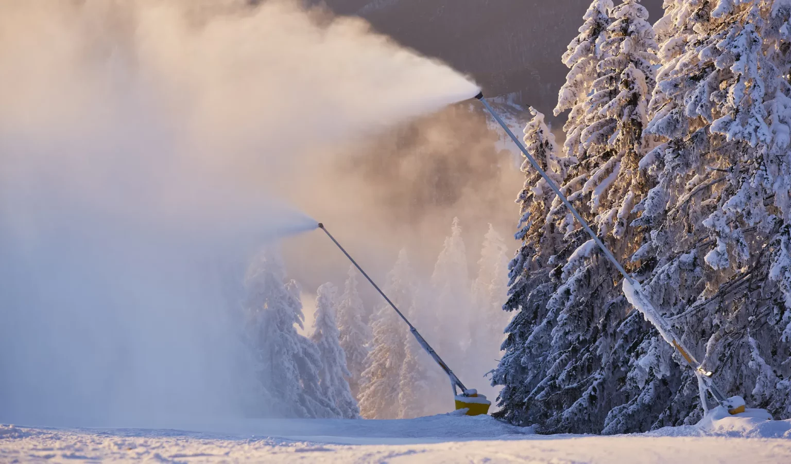 Comment la neige artificielle est-elle formée grâce aux canons à neige ? Canons-neige-fonctionnement