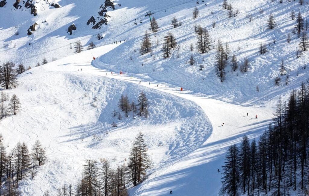 Météo : quel enneigement dans les stations de ski des Alpes du Sud ? Meteo-des-neiges-enneigement-Alpes-du-Sud-Serre-Chevalier-min