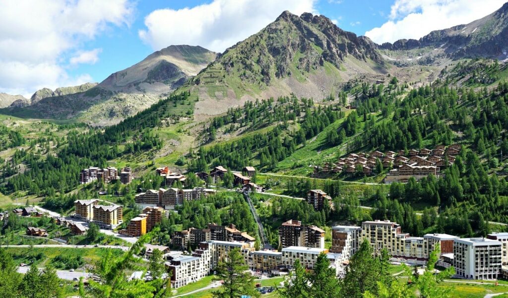 Isola 2000 : activités en montagne, temps forts, restaurants, hôtels… Que faire en été ? Isola-2000-min