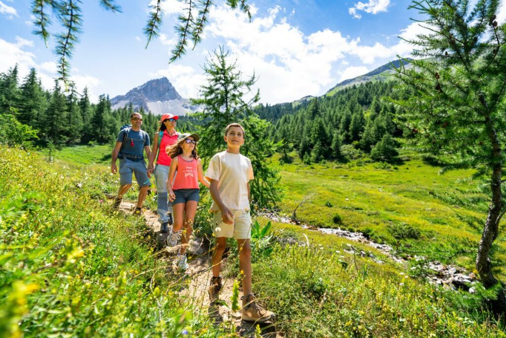Serre Chevalier : activités en montagne, temps forts, restaurants, hôtels… Que faire en été ? Serre-Chevalier-guide-été-2025