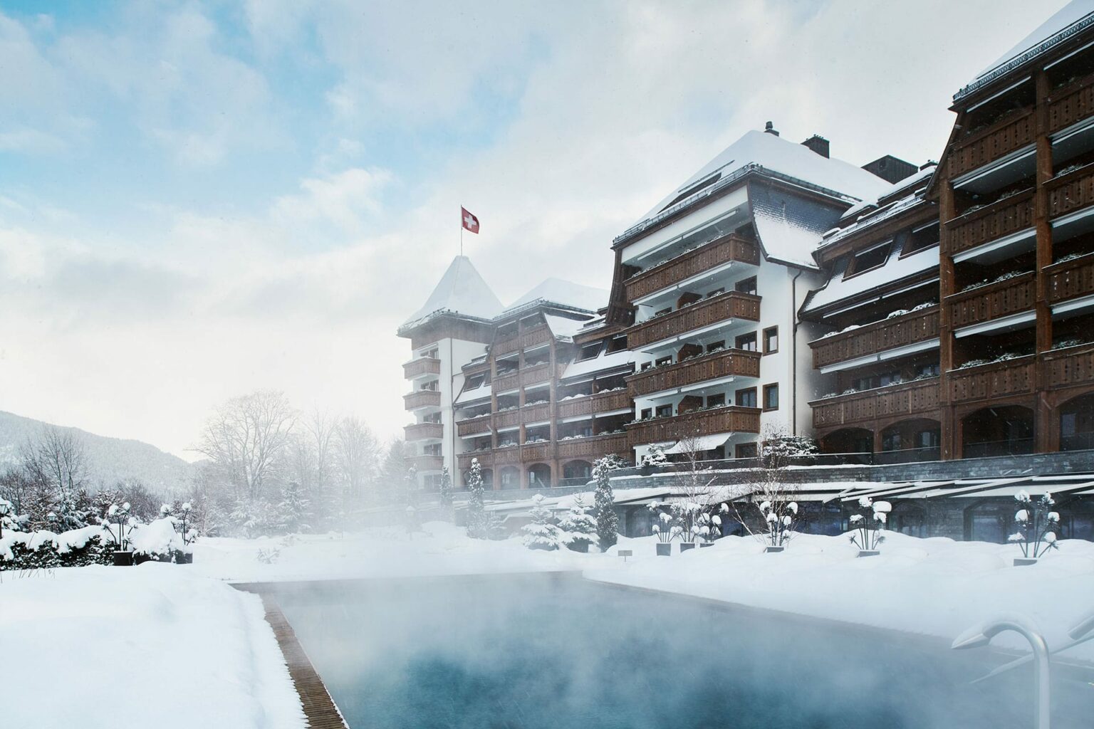 Cet établissement est l’un des plus beaux hôtels de montagne du monde the-alpina-gstaad copie-min