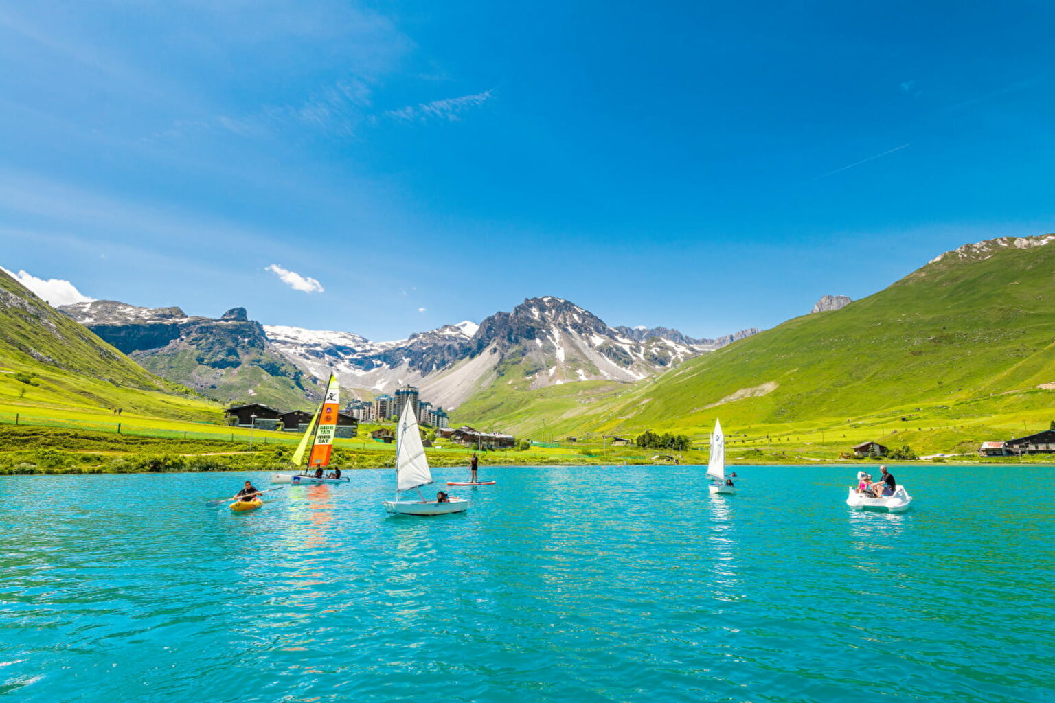 Tignes : lac, biathlon laser, visite-jeu… Quelles activités en plein air pratiquer cet été ? Lac de Tignes