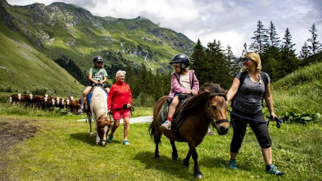 La Plagne : balades à poney, randonnées… Les meilleures activités de l’été Poney La Plagne que faire en ete
