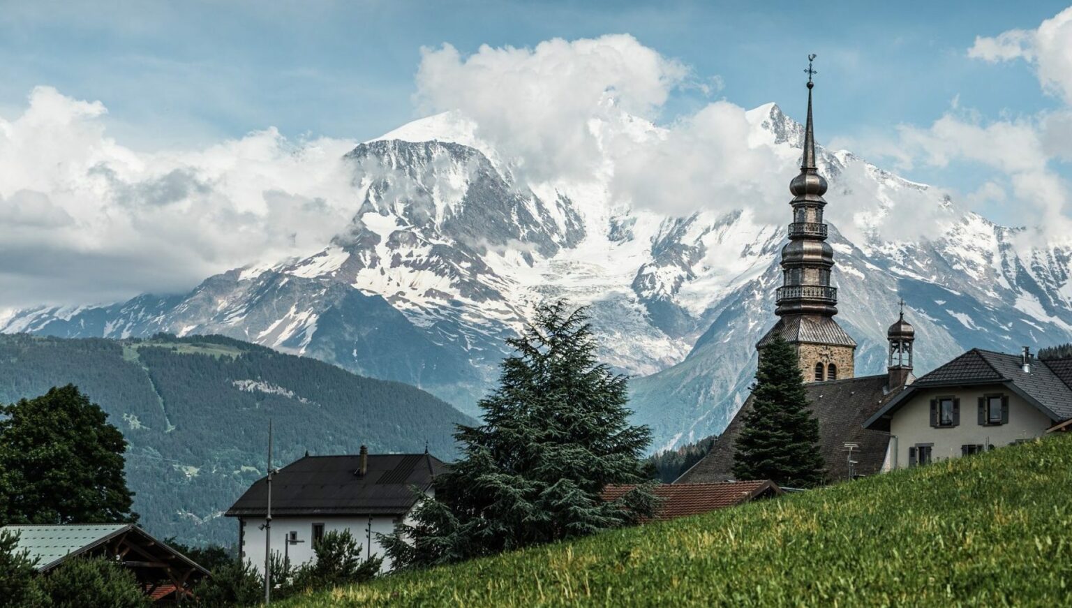 Combloux : une authenticité préservée au pied du Mont-Blanc Combloux