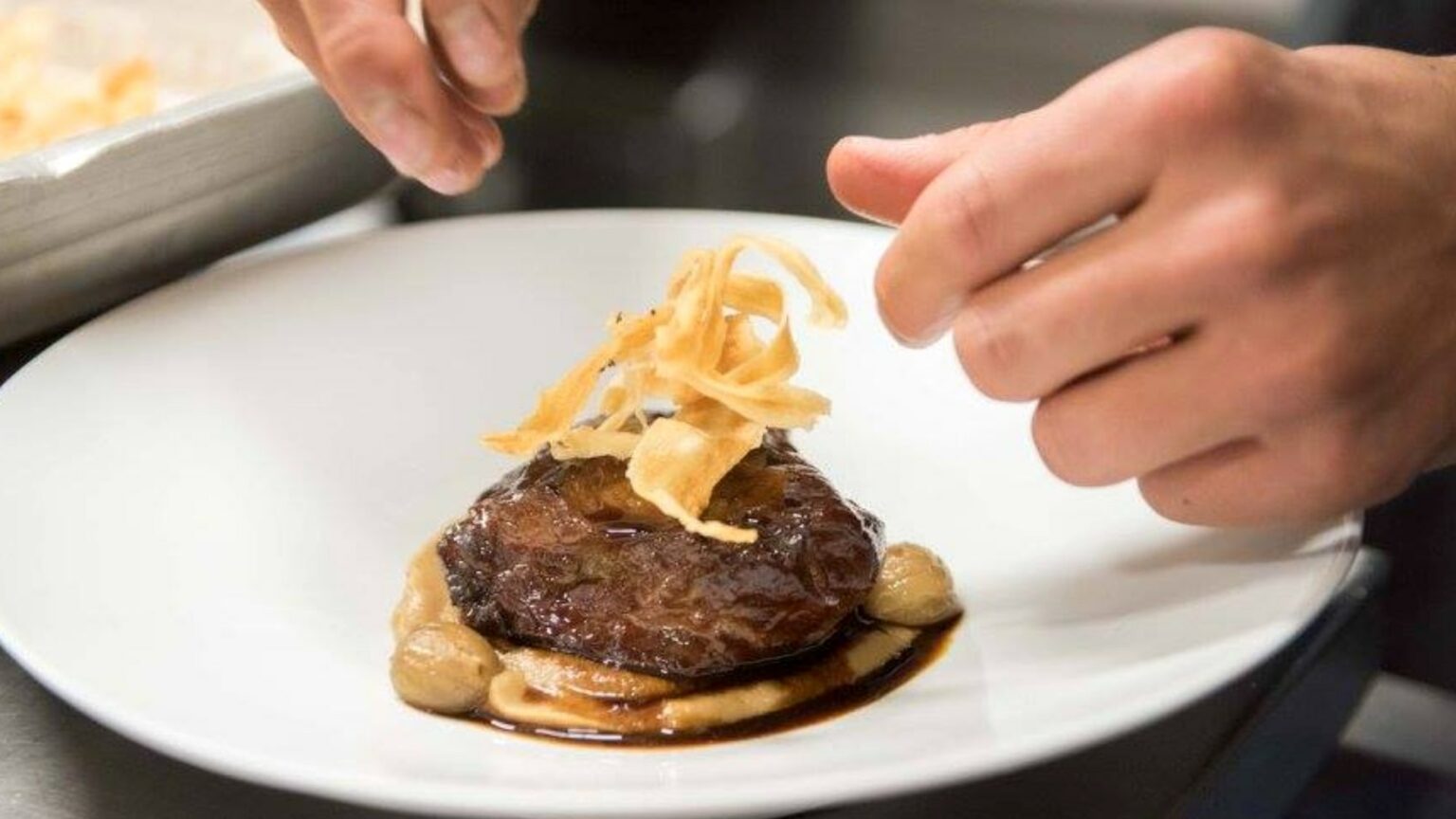 Où manger à Auron ? À la découverte de 3 restaurants incontournables La-Bergerie-Auron-min