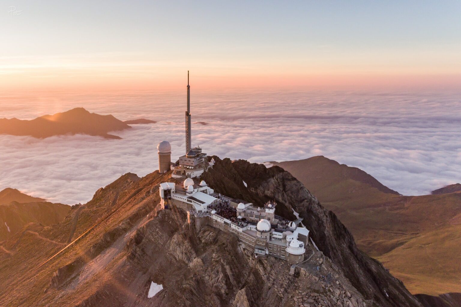 Aiguille du Midi, Puy de Sancy… Top 5 des panoramas à voir absolument en montagne cet été Pic du Midi min