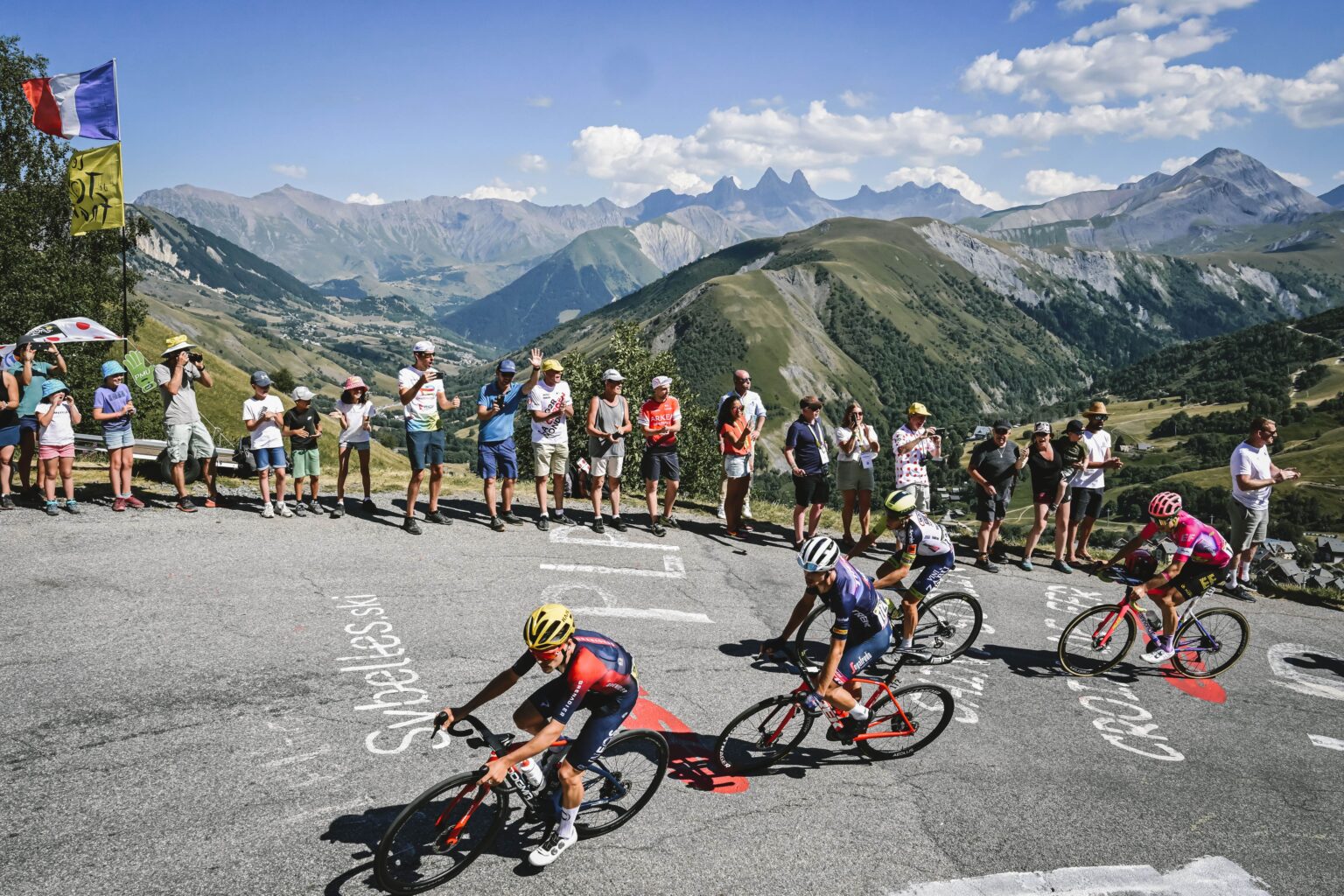 After a 23-year absence, this resort is finally preparing to return to the Tour de France. 20220714TDF0081 A.S.O. Pauline Ballet min