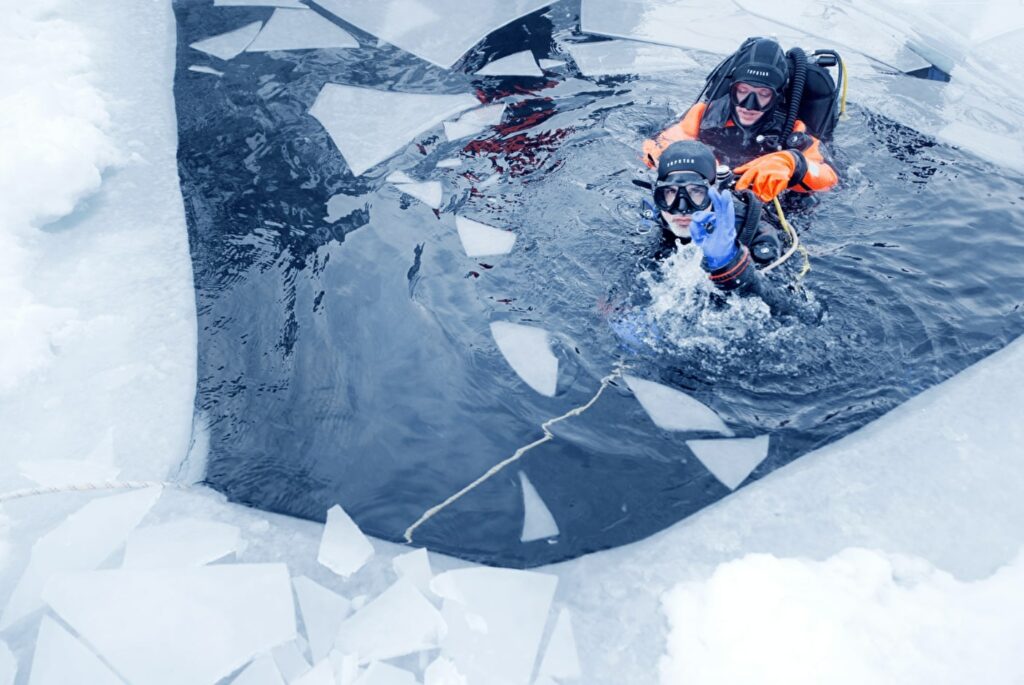 Avoriaz: top 3 winter activities Ice diving Avoriaz winter activities