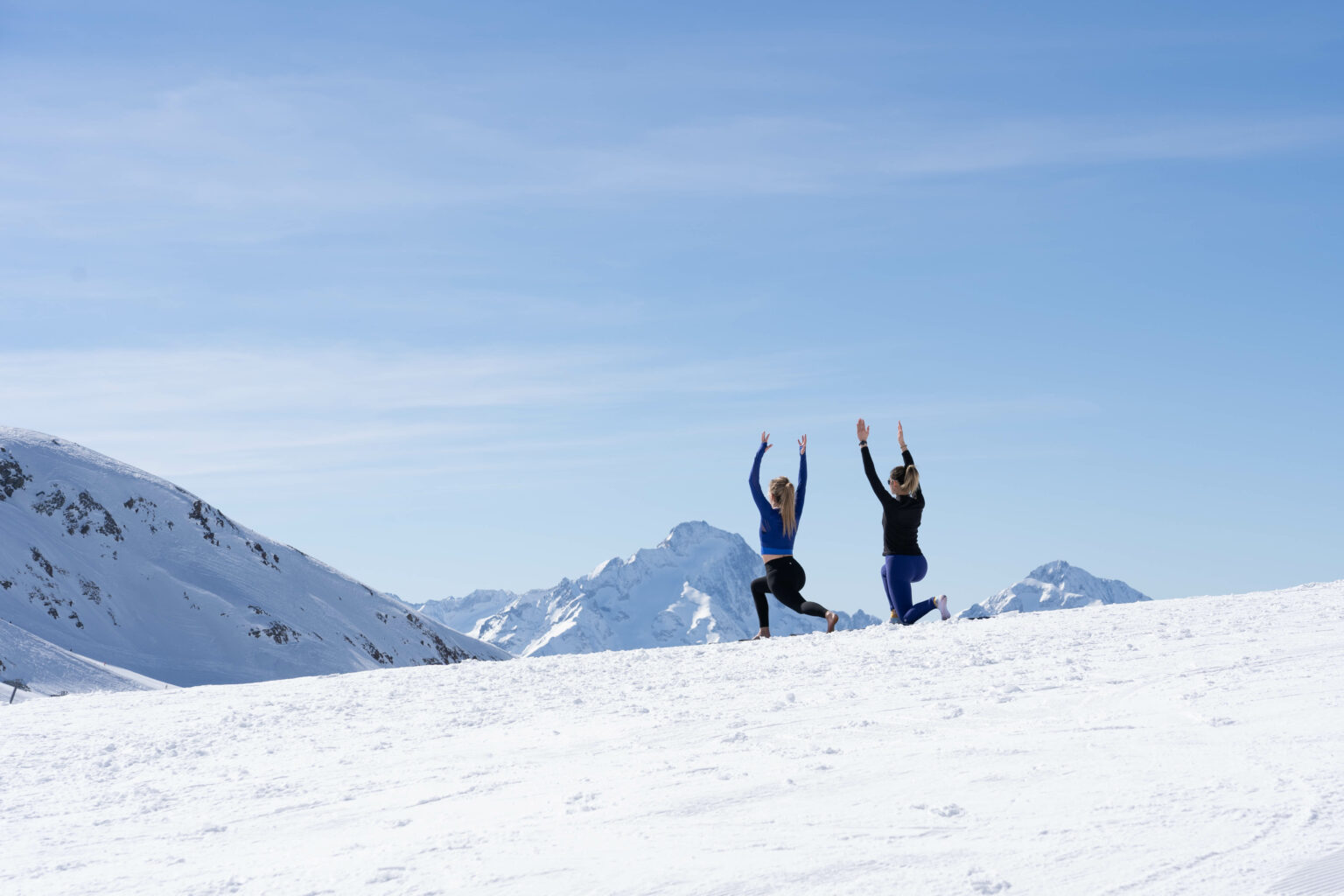 Because there's more to life than skiing, discover 3 unmissable activities this winter in Alpe d'Huez Activites-hors-ski-Alpe-d-Huez-Yoga