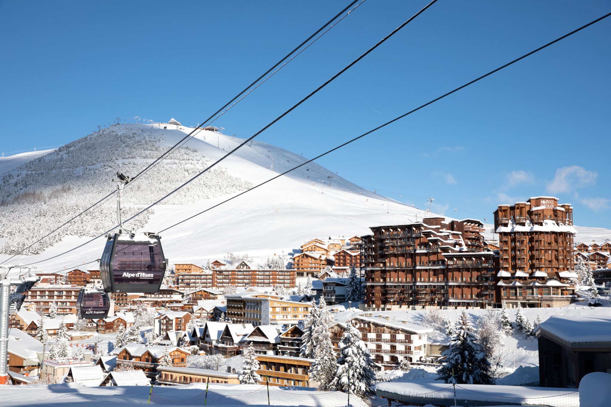 Alpe d'Huez : station, domaine skiable, forfaits, activités… Le guide ...