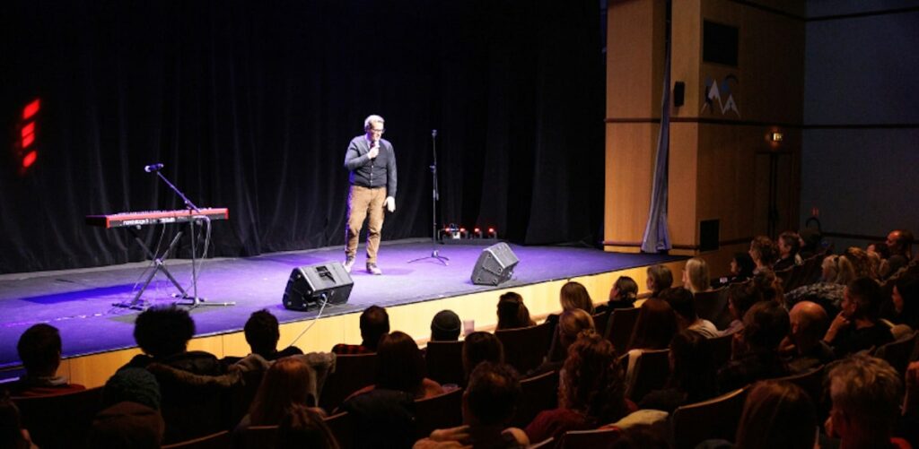 Méribel : programme, artistes… Tout savoir sur le Franglish Comedy Festival Franglish Comedy Festival