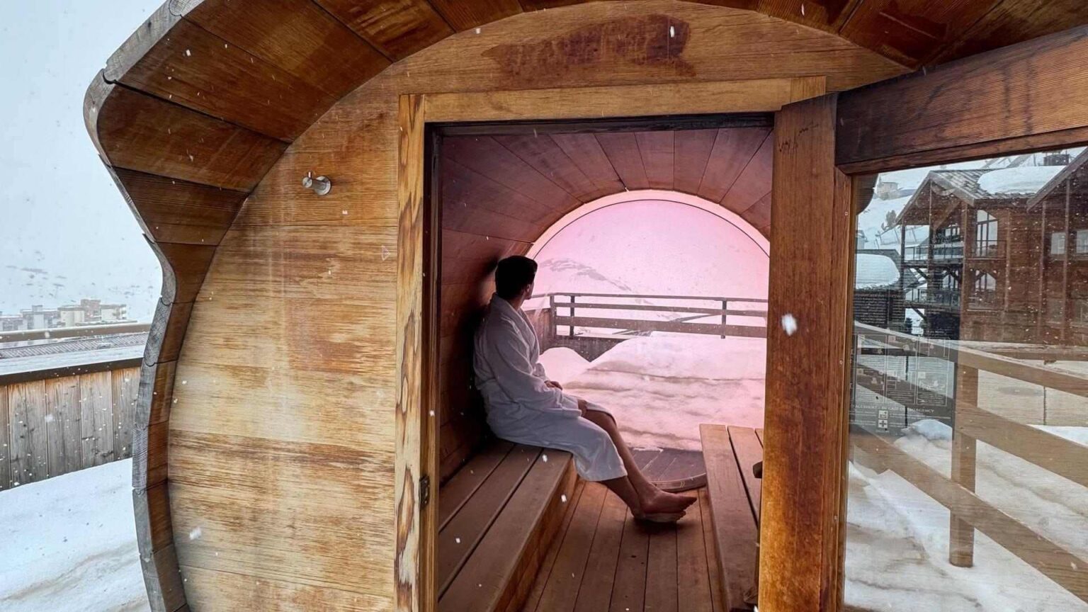 Les bienfaits du sauna après une journée de ski Sauna min