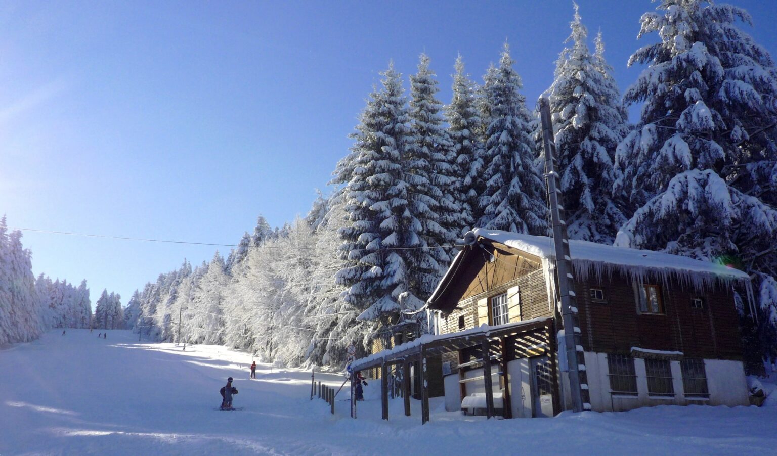 Avis aux amateurs, cette station de ski est à vendre ! La_loge_des_gardes-min