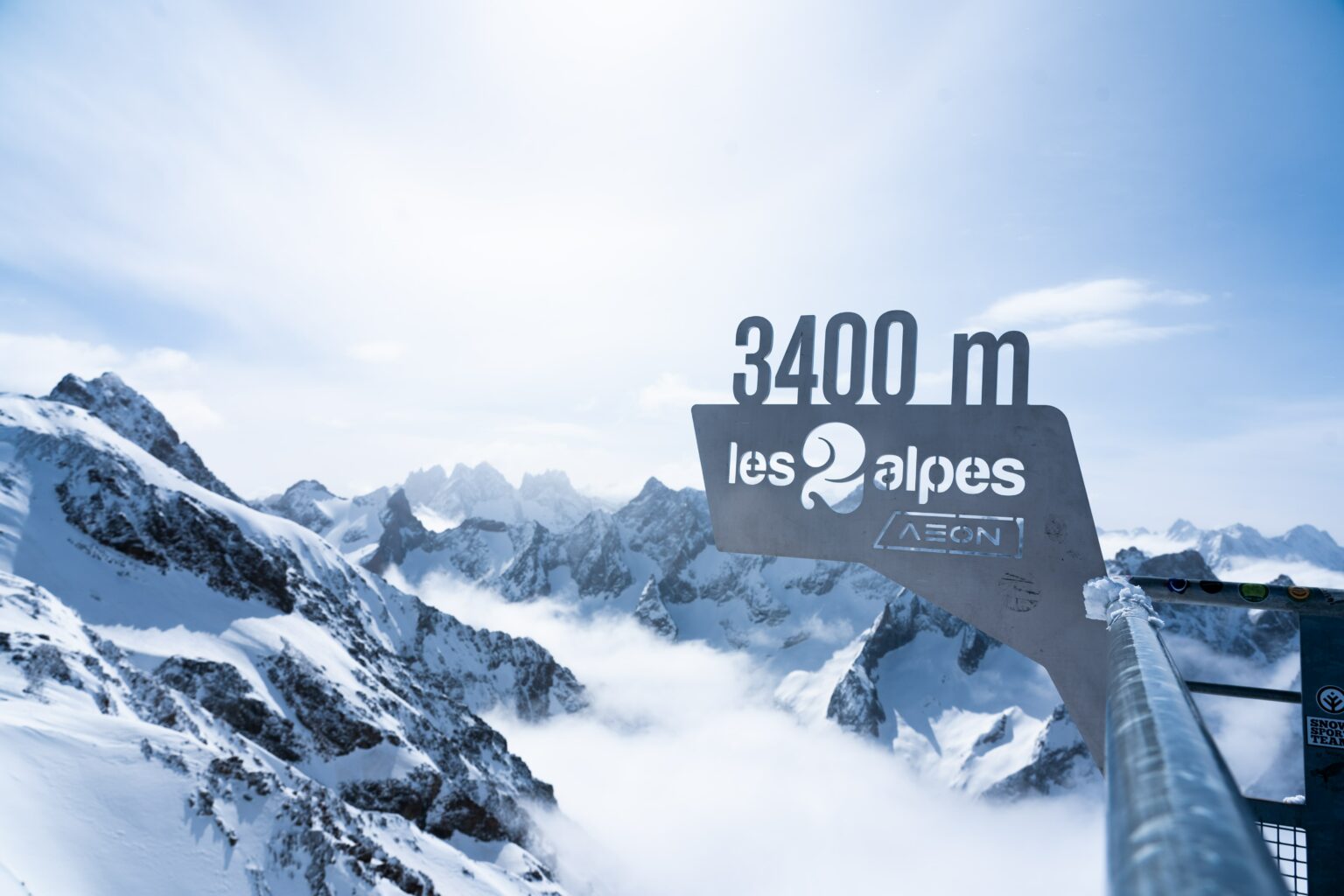 Un service traiteur sur les pistes débarque aux 2 Alpes les 2 alpes-belvédère des Ecrins-Pyrène Duffau-min