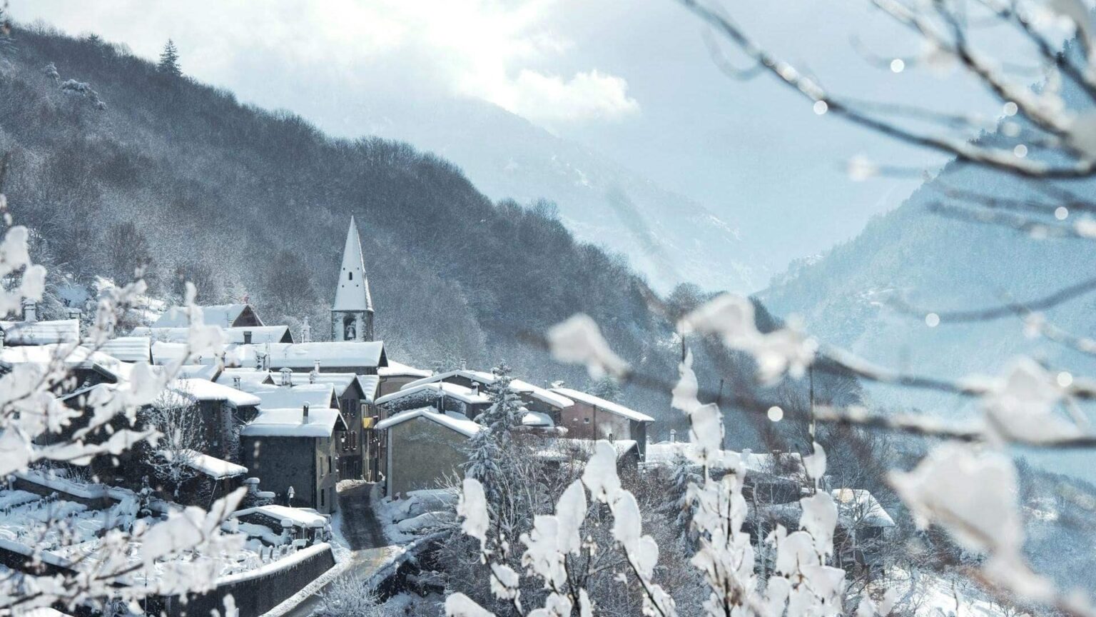 This resort in the 3 Vallées is announcing a number of new features for this winter: we reveal them to you landscape village winter orelle 1920x1080 cc david andre exp20260601 080 min
