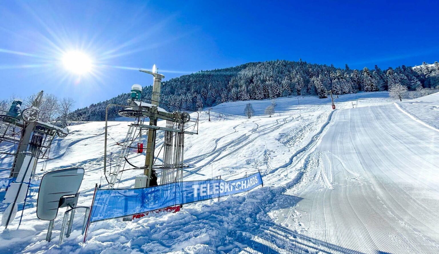Skiing without spending a single euro on your ski pass? It's possible at this ski resort teleski_bourg-d_oueil