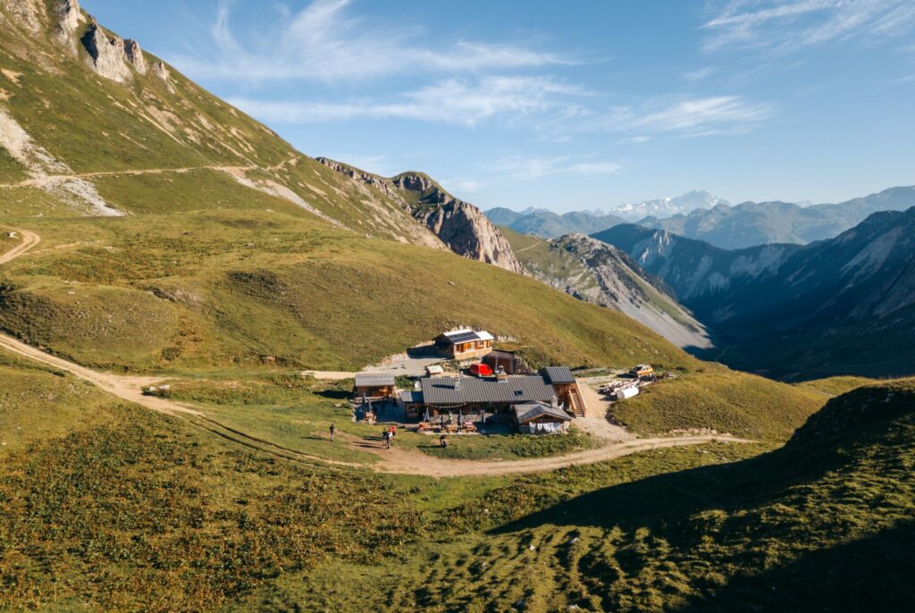 Courchevel TwoDreamersTraveling Summer 2026 01 20 min scaled e1787671390393