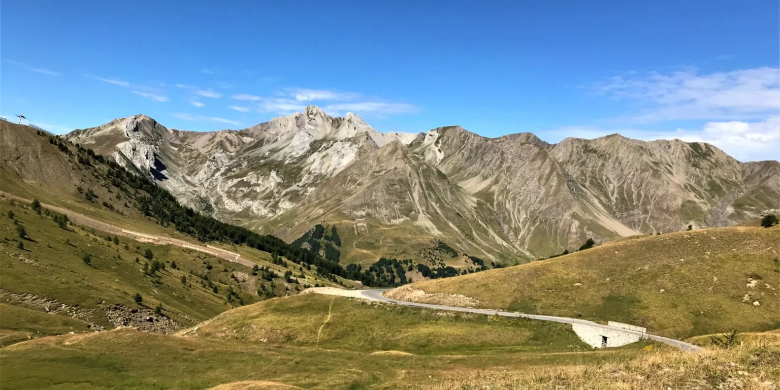 Fermé depuis plus d’un an, ce mythique col des Alpes va enfin rouvrir à la circulation Col d Allos