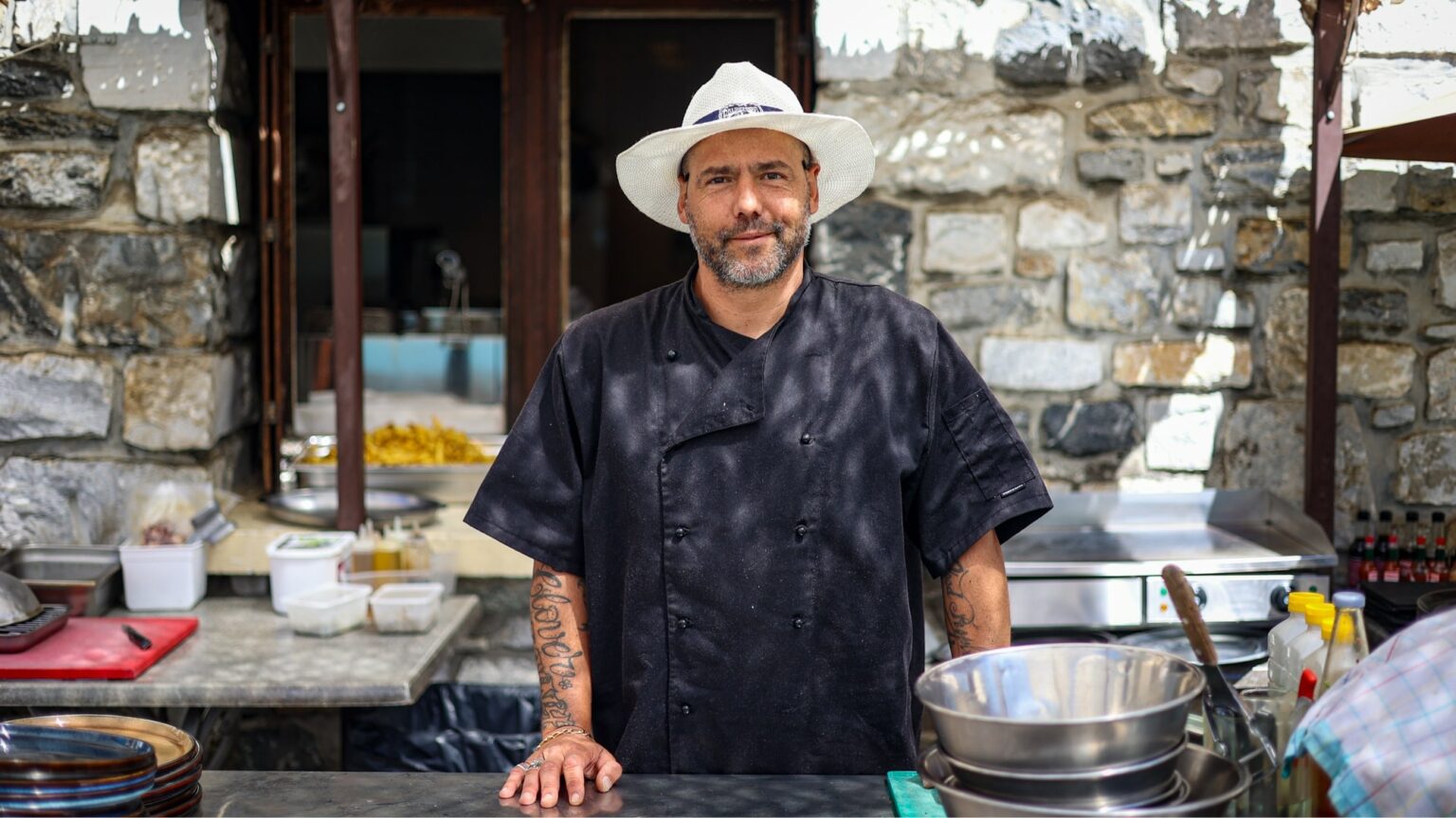 "Breathtaking views over the lake, grilled meats on your plate... Discover Lo Terrachu, Tignes' must-visit summer restaurant! Thibaut Pomarat La Terrachu min