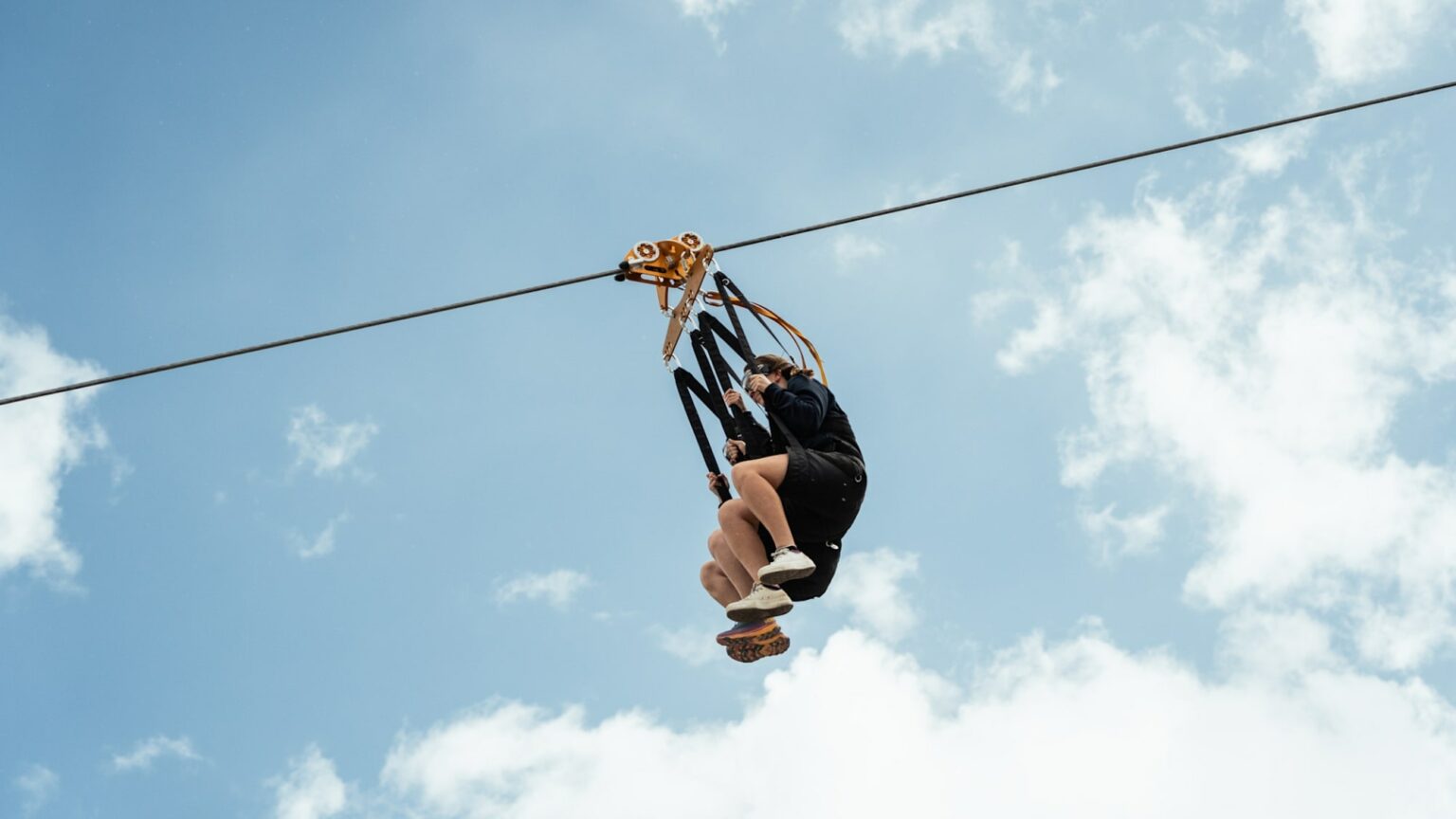 Tyrolienne-Auiguille-Rouge-Les-Arcs-min