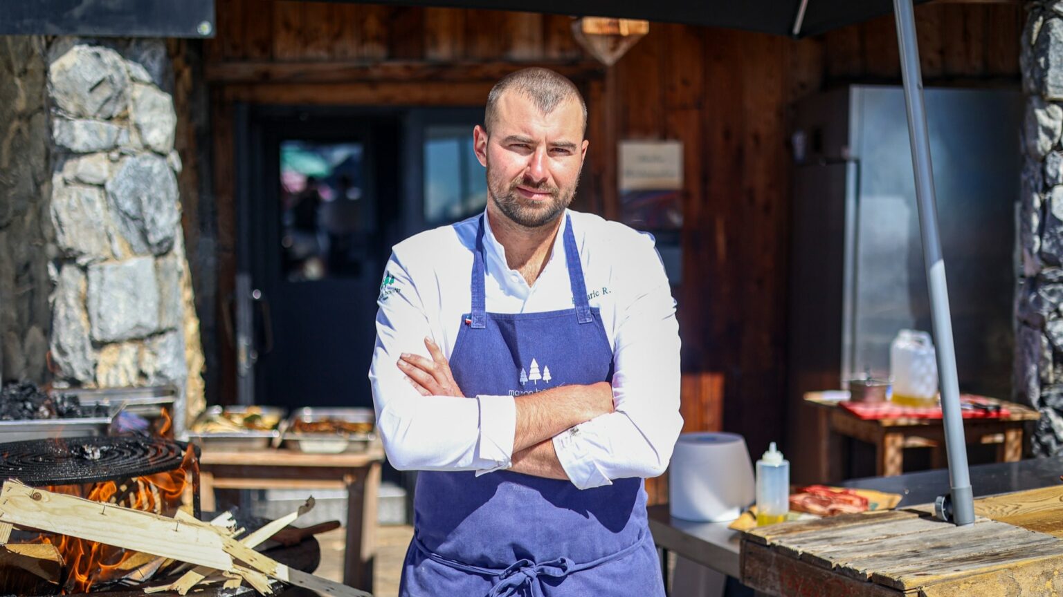 « Dès qu’on peut, c’est barbecue ! » : à plus de 3000 mètres d’altitude, dégustez des grillades avec une vue panoramique sur le glacier de Tignes Le Panoramic Tignes Maison Bouvier min