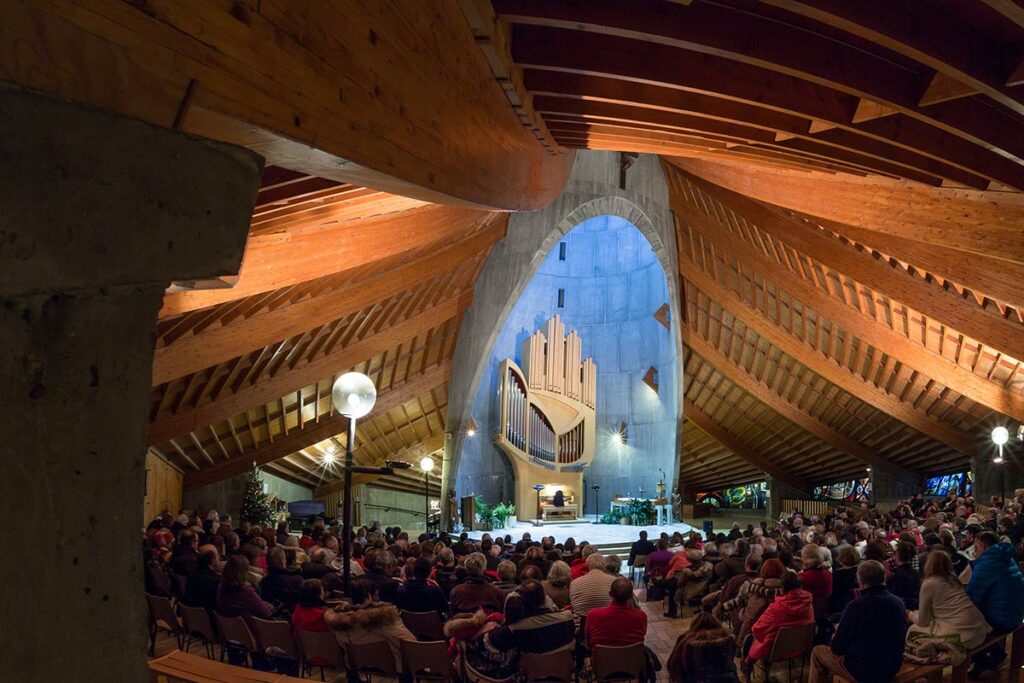 Eglise Notre Dame des Neiges dHuez 2