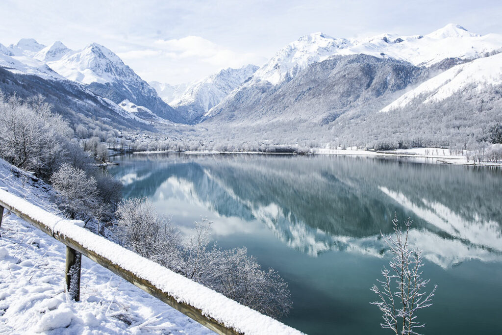 Au cœur des Pyrénées, ce village perché sur l’eau est la destination charme de l’hiver Au coeur des Pyrenees ce village perche sur leau est la destination charme de lhiver