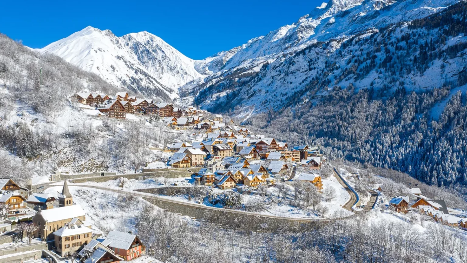 Domaine skiable, prix attractifs… Pourquoi choisir Vaujany pour son séjour au ski cet hiver ? Vaujany