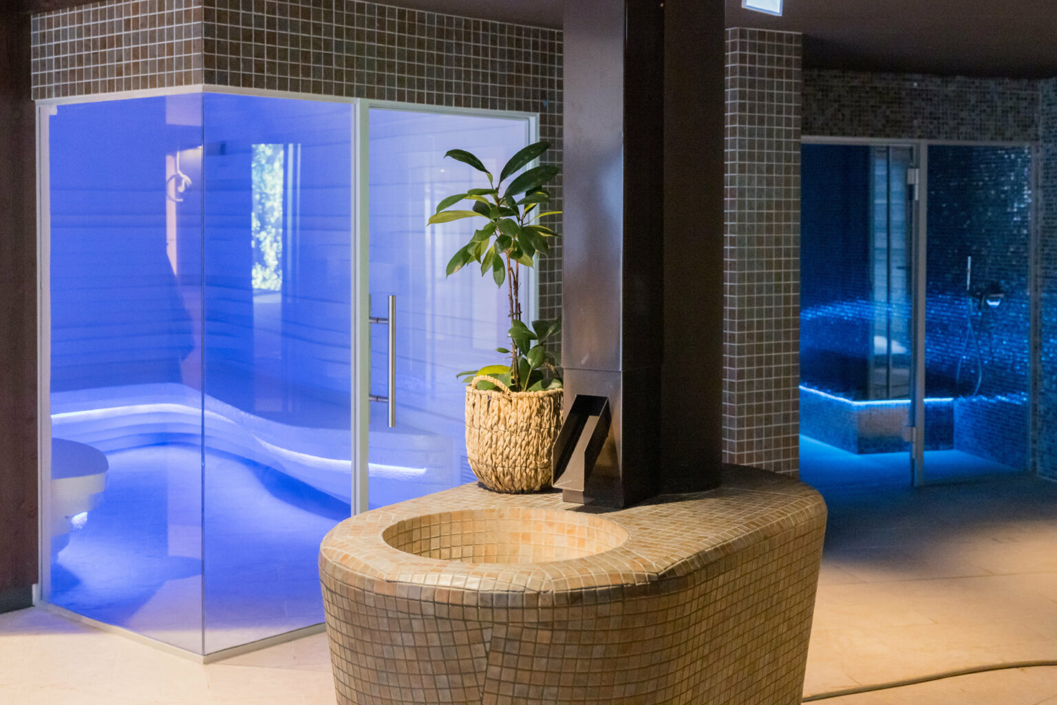 Ce nouveau spa spectaculaire a 1500 metres daltitude pourrait bien devenir le nouveau spot bien etre des Alpes