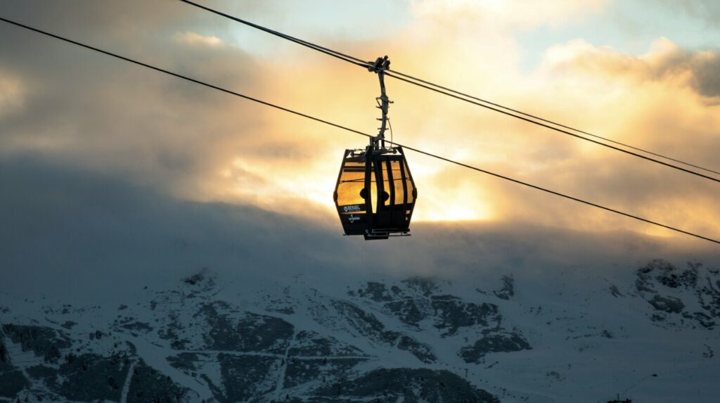 Dans les 3 Vallees cette experience completement folle vous fait diner… dans une telecabine a 2 700 m daltitude