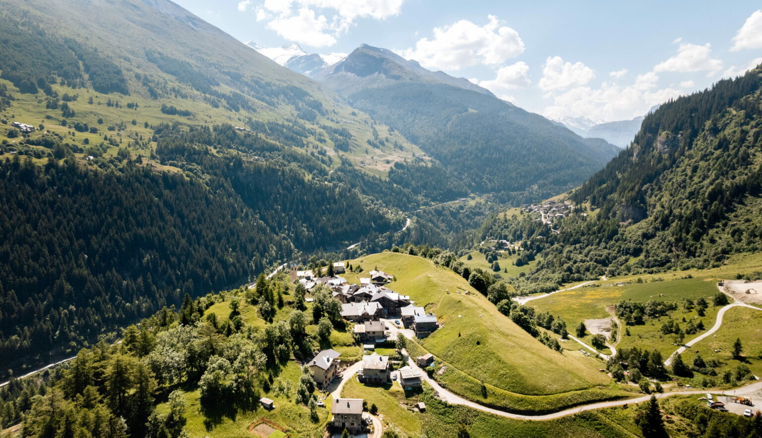 « On voulait redonner vie au village » : en Haute Tarentaise, cette fête populaire perpétue une tradition ancestrale et fait son retour cet été En Haute Tarentaise, cette commune s'apprête à accueillir la traditionnelle Fête du Pain Villaroger