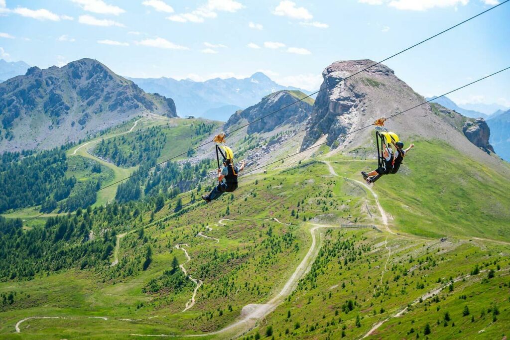 « Toboggans géants », « passerelle suspendue »… Serre Chevalier dévoile la grande nouveauté de son été en altitude tyrolienne serre chevalier OT