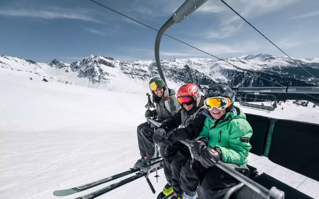 4,8 millions d’euros investis, 1 400 skieurs par heure… La Rosière modernise l’un de ses télésièges cet hiver La Rosière