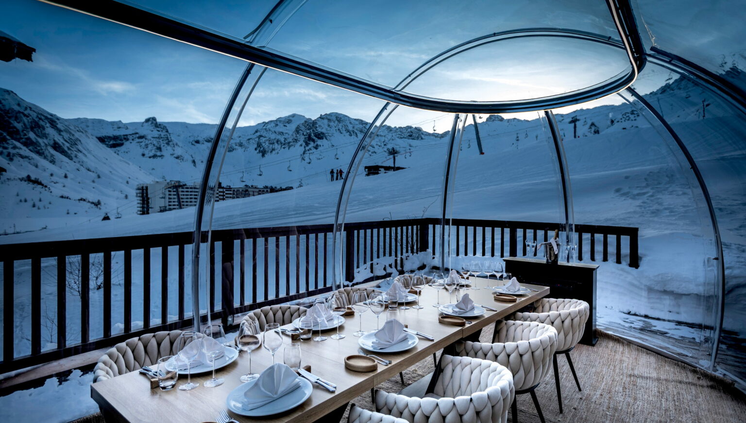 LesSuitesduMontana-RestaurantLaBulle-Credit-ManuReyboz