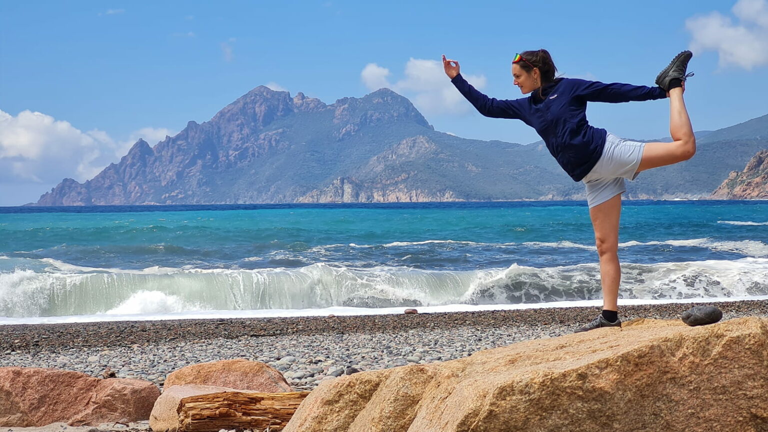 Randonnée et yoga : comment organiser un séjour adapté à son niveau ? Rando Petit Montagnard